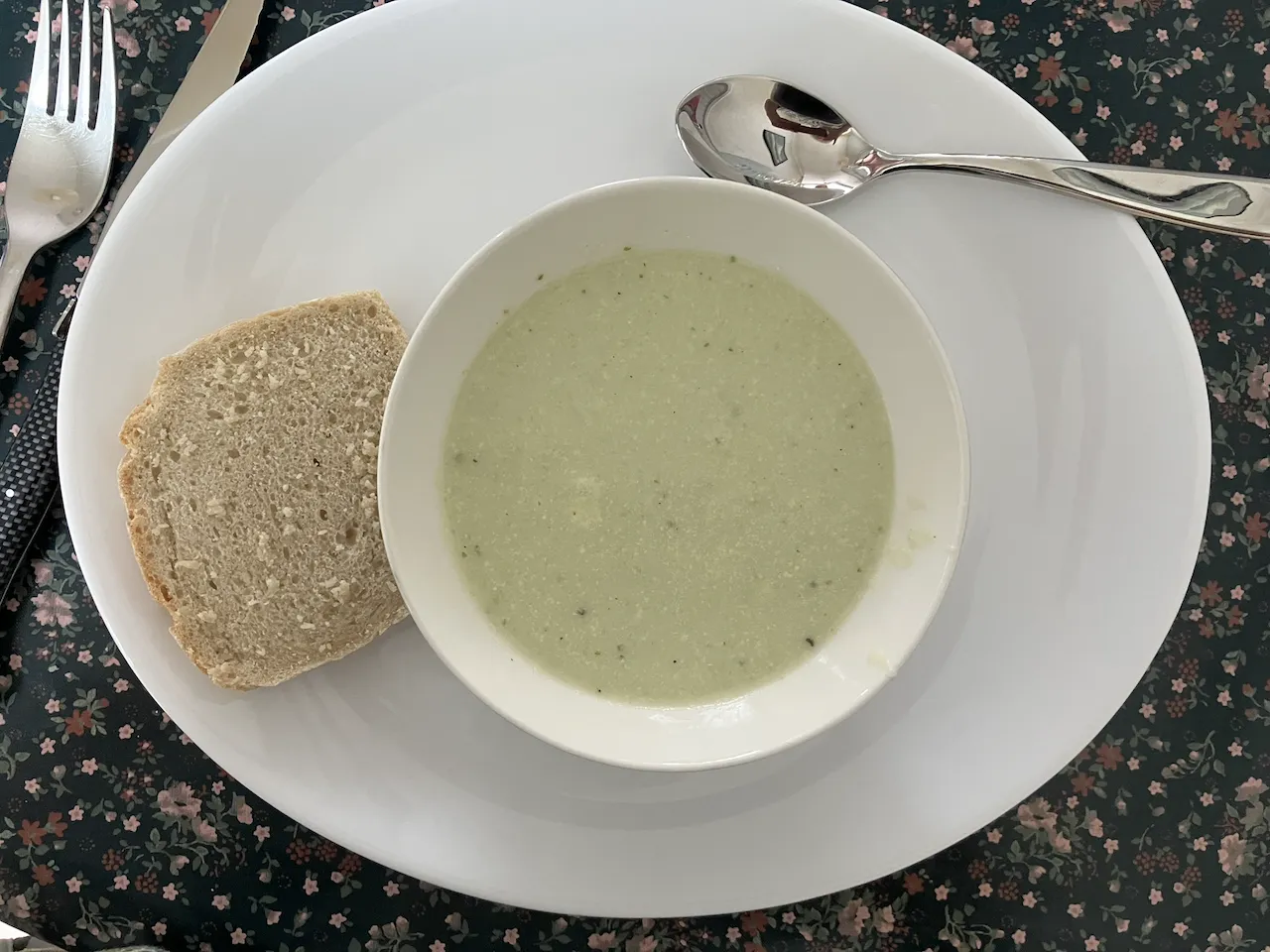 Soupe froide de concombre au lait ribot